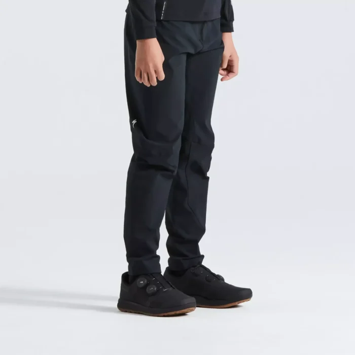 64221 070 app trail pant yth blk m front 3 4