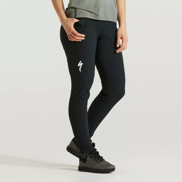 64222 080 app trail logo pants blk 32 front