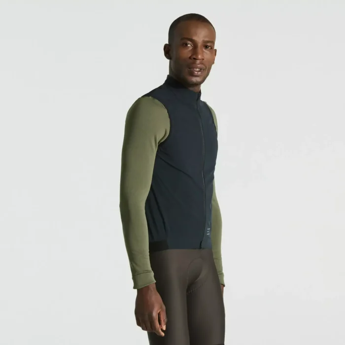 64423 020 app prime wind vest men blk front 3 4