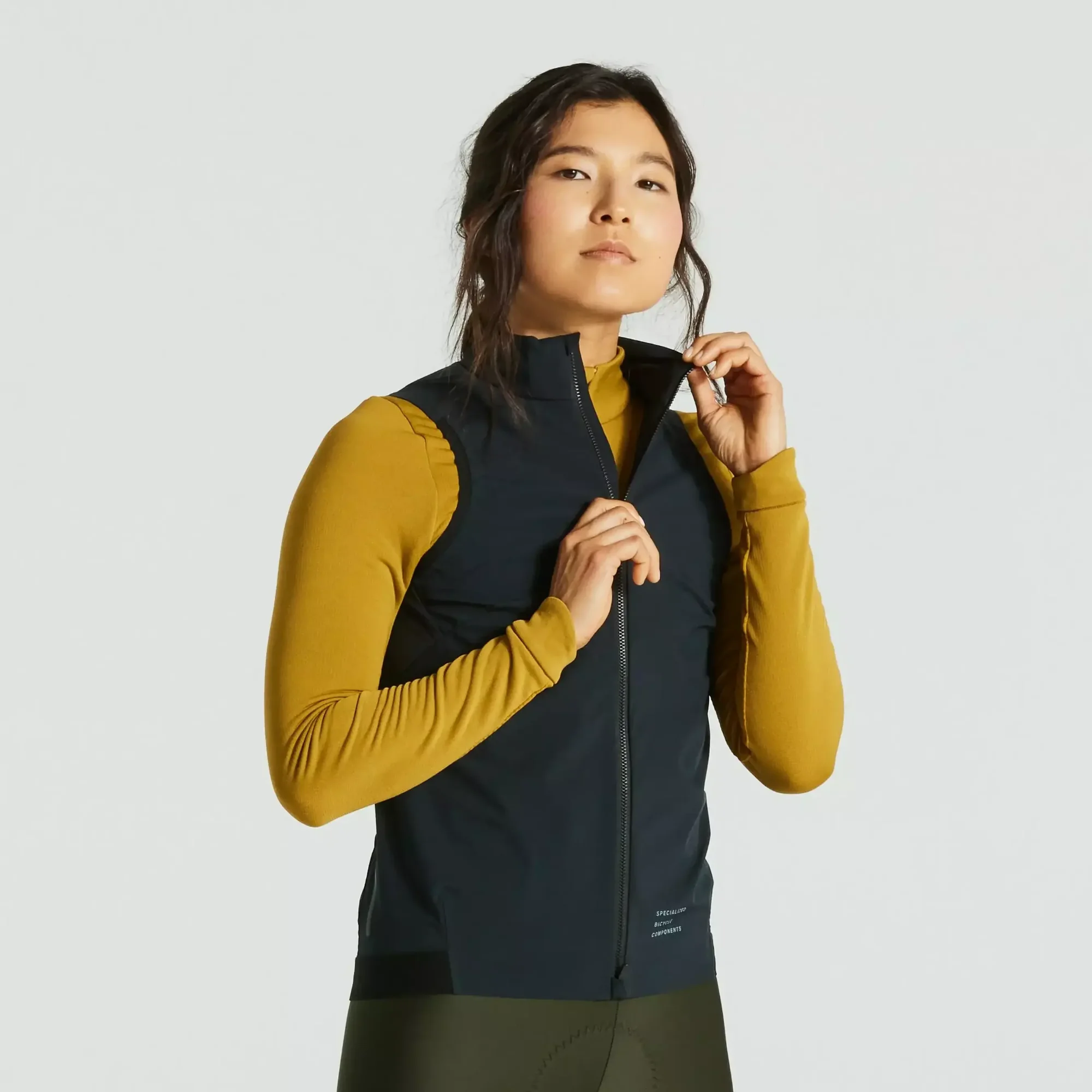 64423 030 app prime wind vest wmn blk front 3 4